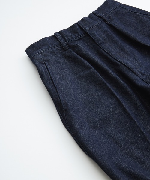 CLEL(クレイル)の「【CLEL】Denim Tuck Wide Center Press Slacks /デニム タックワイドセンタープレススラックス(デニムパンツ・メンズ・グレー/インディゴブルー/ダークグレー・S/M/L)」の5枚目の写真
