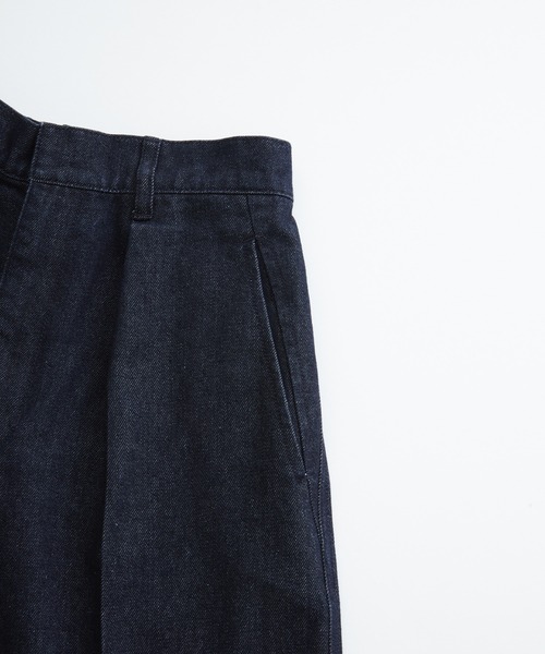 CLEL(クレイル)の「【CLEL】Denim Tuck Wide Center Press Slacks /デニム タックワイドセンタープレススラックス(デニムパンツ・メンズ・グレー/インディゴブルー/ダークグレー・S/M/L)」の6枚目の写真