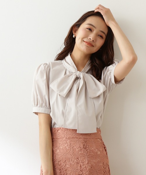 N.(N. Natural Beauty Basic)(エヌエヌナチュラルビューティーベーシック)の「◆リボンタイブラウス(シャツ/ブラウス・レディース・ライトグレー/ダークグレー/イエロー・MEDIUM)」の1枚目の写真