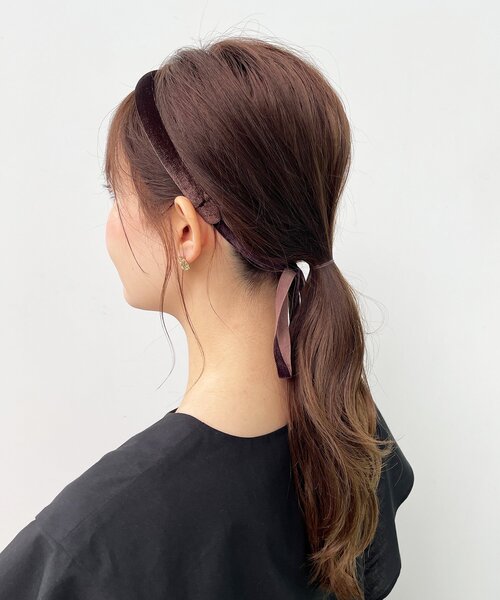 OPAQUE.CLIP（オペークドットクリップ）の「◆ベロアリボンカチューシャ（その他ヘアアクセサリー・レディース・ブラック/ダークブラウン/オリーブ・00）」の2枚目の写真