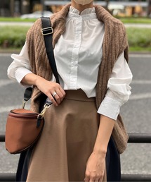 ネックフリル裾ラウンドシャツ