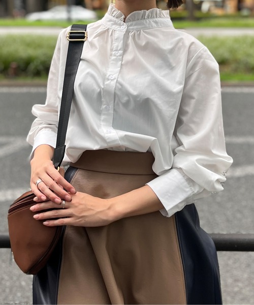 Chez toi（シェトワ）の「ネックフリル裾ラウンドシャツ（シャツ/ブラウス・レディース・ネイビー/オフホワイト/ブルー・FREE）」の5枚目の写真