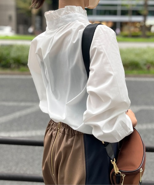 Chez toi（シェトワ）の「ネックフリル裾ラウンドシャツ（シャツ/ブラウス・レディース・ネイビー/オフホワイト/ブルー・FREE）」の10枚目の写真