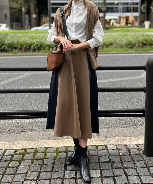 Chez toi（シェトワ）の「ネックフリル裾ラウンドシャツ（シャツ/ブラウス・レディース・ネイビー/オフホワイト/ブルー・FREE）」の17枚目の写真