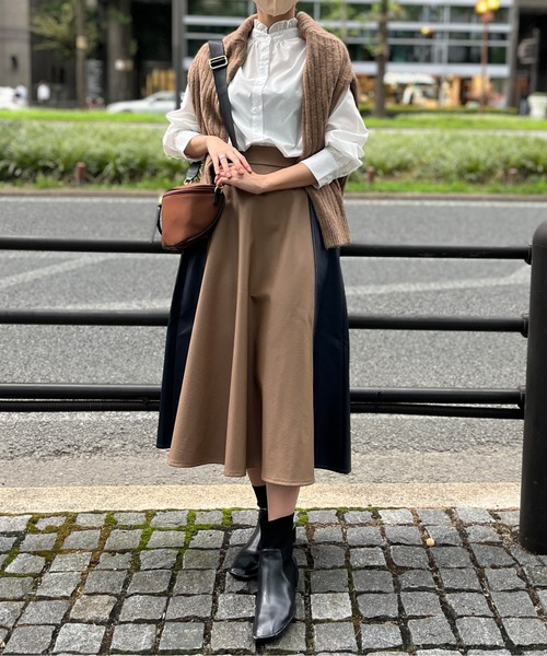 Chez toi（シェトワ）の「ネックフリル裾ラウンドシャツ（シャツ/ブラウス・レディース・ネイビー/オフホワイト/ブルー・FREE）」の6枚目の写真