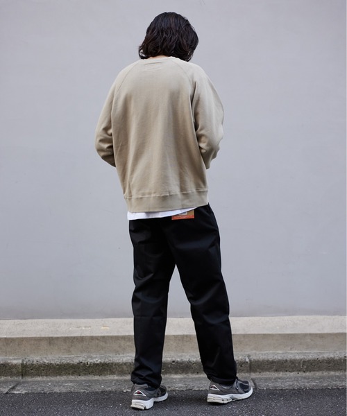 UNIVERSAL OVERALL(ユニバーサルオーバーオール)の「ラグランスウェットシャツ【RAGLAN SWEAT SHIRT】(スウェット・メンズ・ブラック/グリーン/ベージュ/グレイッシュブルー・XL/M/L)」の18枚目の写真