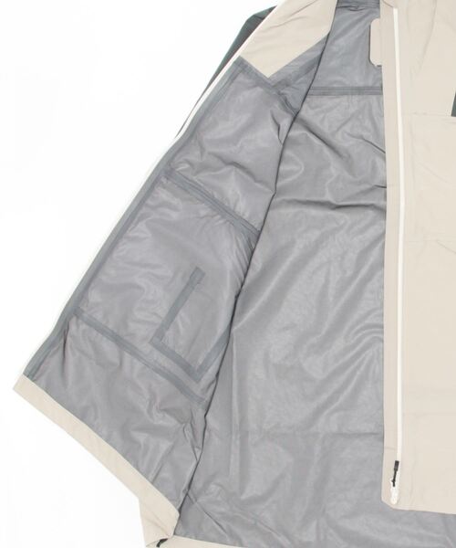 HELLY HANSEN（ヘリーハンセン）の「【HELLY HANSEN】RAINCOVER FOR FP（ナイロンジャケット・レディース・ベージュ・MEDIUM/SMALL）」の3枚目の写真