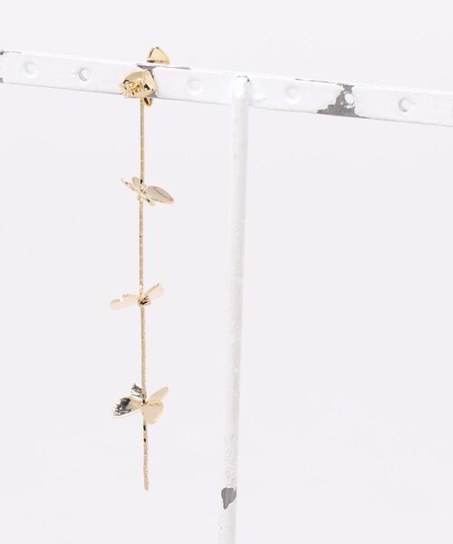 flower（フラワー）の「フローイングパピヨンピアス（ピアス（片耳用）・レディース・ゴールド・FREE）」の5枚目の写真