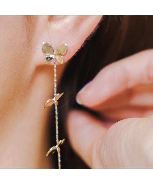 flower（フラワー）の「フローイングパピヨンピアス（ピアス（片耳用）・レディース・ゴールド・FREE）」の4枚目の写真