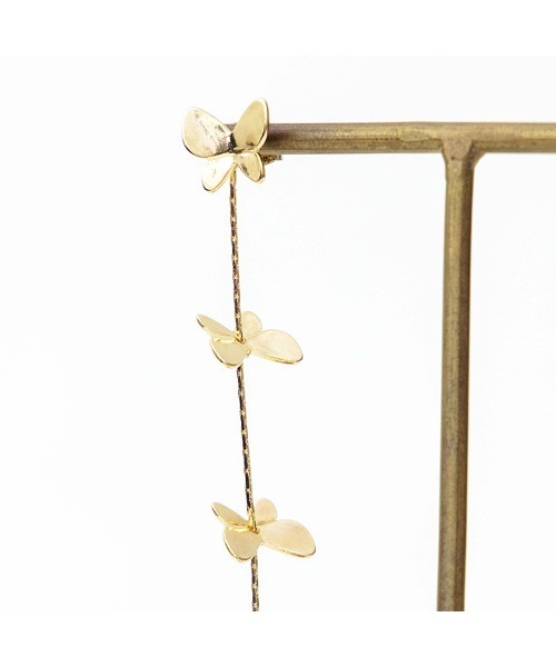 flower（フラワー）の「フローイングパピヨンピアス（ピアス（片耳用）・レディース・ゴールド・FREE）」の3枚目の写真