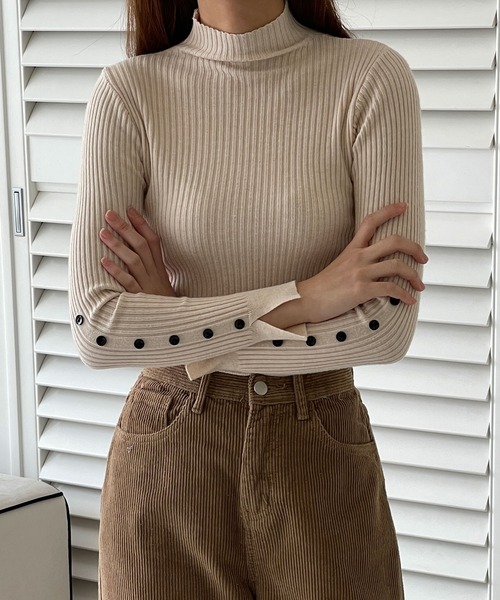 VitaFelice(ヴィータフェリーチェ)の「袖ボタン付きミドル丈ストレッチハイネックリブニット(ニット/セーター・レディース・ホワイト系その他/ベージュ/ブラウン/ブラック・FREE)」の6枚目の写真