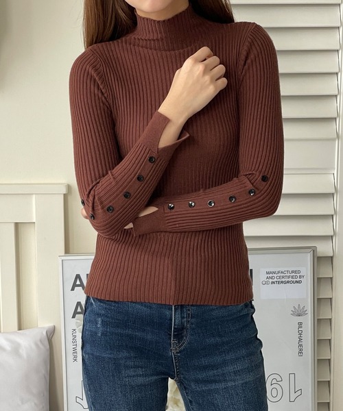 VitaFelice(ヴィータフェリーチェ)の「袖ボタン付きミドル丈ストレッチハイネックリブニット(ニット/セーター・レディース・ホワイト系その他/ベージュ/ブラウン/ブラック・FREE)」の7枚目の写真