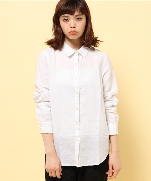 GIORDANO（ジョルダーノ）の「[GIORDANO]ロールアップリネン長袖シャツ（シャツ/ブラウス・レディース・ホワイト/ホワイト×ネイビー/ブルー/インディゴブルー・MEDIUM/LARGE）」の2枚目の写真