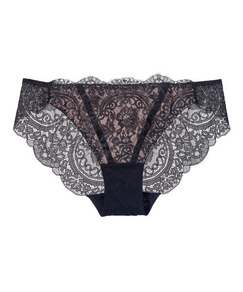 総レースで洋服にラインが響きにくい】ま～るく盛れる着やせショーツ