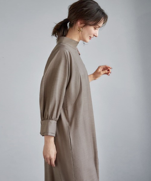 STYLE DELI(スタイルデリ)の「綾織りハイネックワンピース(ワンピース・レディース・ベージュ/オレンジ系・01/02)」の6枚目の写真