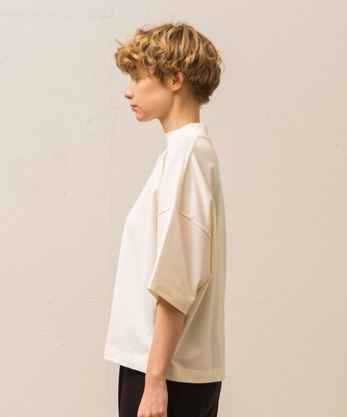 ALLUMER（アリュメール）の「オーバーサイズモックネックTシャツ（Tシャツ/カットソー・レディース・ホワイト/ピンク/サックスブルー/ブラック・1）」の7枚目の写真