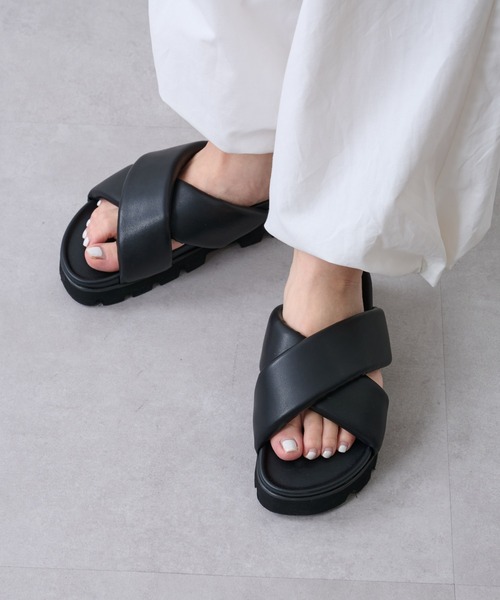 COLONY 2139（コロニートゥーワンスリーナイン）の「パテッドクロスベルトサンダル（サンダル・レディース・ブラック/アイボリー・MEDIUM/LARGE/SMALL）」の4枚目の写真