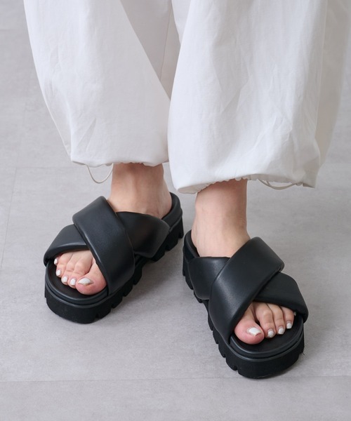 COLONY 2139（コロニートゥーワンスリーナイン）の「パテッドクロスベルトサンダル（サンダル・レディース・ブラック/アイボリー・MEDIUM/LARGE/SMALL）」の3枚目の写真