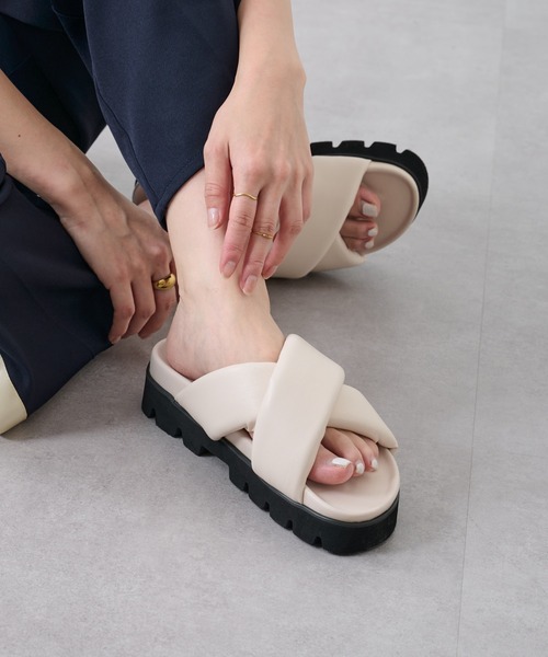 COLONY 2139（コロニートゥーワンスリーナイン）の「パテッドクロスベルトサンダル（サンダル・レディース・ブラック/アイボリー・MEDIUM/LARGE/SMALL）」の11枚目の写真