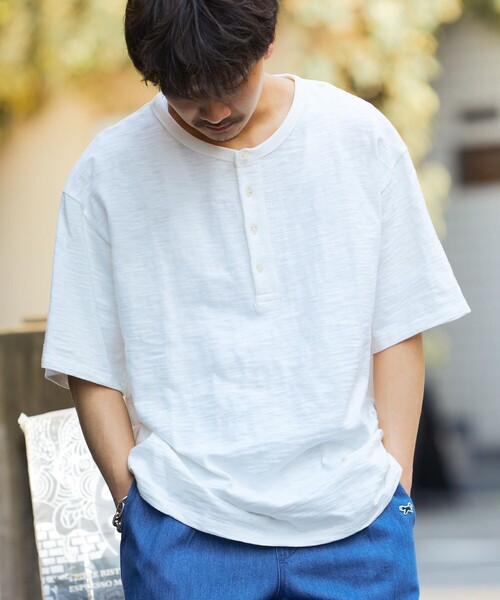 HINSON（ヒンソン）の「HINSON/ヒンソン 別注 ヘンリーネックスラブ半袖 TEE/半袖Tシャツ（Tシャツ/カットソー・メンズ・ホワイト/ブラック/オリーブ/ホワイト×ブラック・MEDIUM/LARGE）」の2枚目の写真