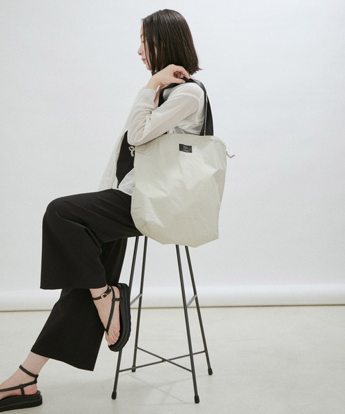 KiU(キウ)の「【KiU for SALON】別注2WAYレインバッグカバー/トートバッグ(トートバッグ・レディース・ベージュ/ピンク系その他/ライトグレー・FREE)」の18枚目の写真