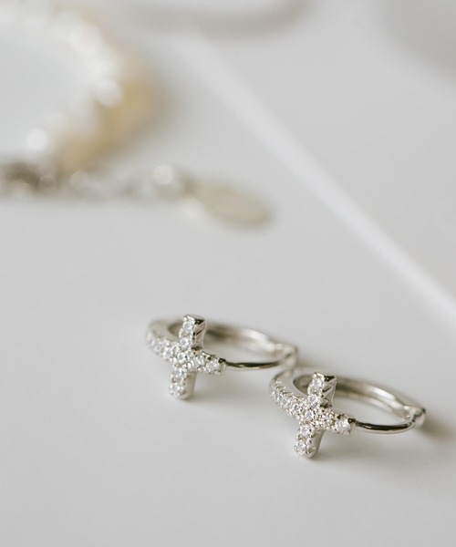 Ops.（オプス）の「ピアス アレルギー対応 フープピアス シルバー925  ジルコニア 【kyklos-cros キクロス・クロス】（ピアス（両耳用）・レディース・シルバー/イエローゴールド・SMALL/MEDIUM）」の20枚目の写真