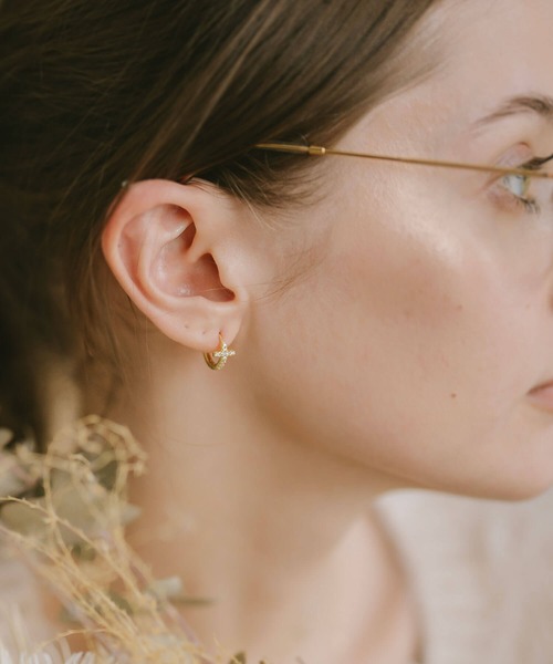 Ops.（オプス）の「ピアス アレルギー対応 フープピアス シルバー925  ジルコニア 【kyklos-cros キクロス・クロス】（ピアス（両耳用）・レディース・シルバー/イエローゴールド・SMALL/MEDIUM）」の11枚目の写真