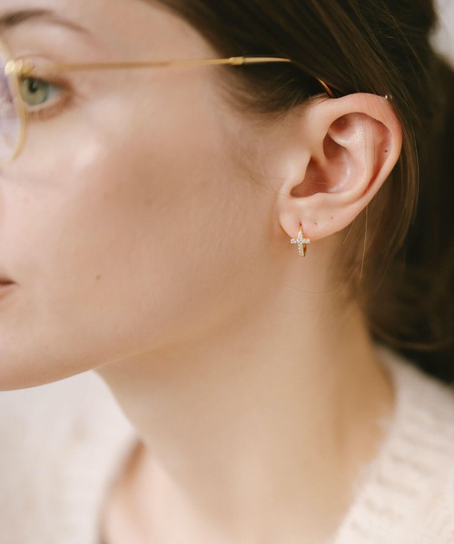 Ops.（オプス）の「ピアス アレルギー対応 フープピアス シルバー925  ジルコニア 【kyklos-cros キクロス・クロス】（ピアス（両耳用）・レディース・シルバー/イエローゴールド・SMALL/MEDIUM）」の13枚目の写真