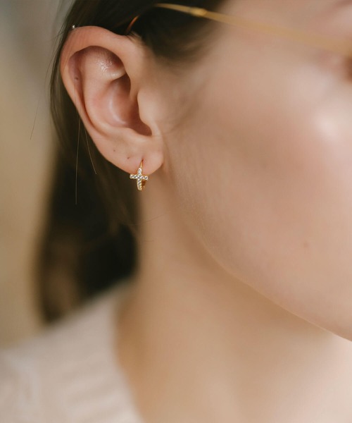 Ops.（オプス）の「ピアス アレルギー対応 フープピアス シルバー925  ジルコニア 【kyklos-cros キクロス・クロス】（ピアス（両耳用）・レディース・シルバー/イエローゴールド・SMALL/MEDIUM）」の14枚目の写真