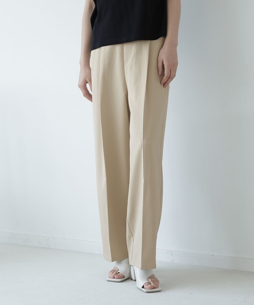 LAKOLE(ラコレ)の「タックストレートパンツ / 704917(その他パンツ・レディース・ブラック/ベージュ/ブルー・SMALL/MEDIUM)」の1枚目の写真