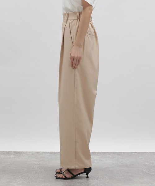 LAKOLE(ラコレ)の「タックストレートパンツ / 704917(その他パンツ・レディース・ブラック/ベージュ/ブルー・SMALL/MEDIUM)」の8枚目の写真