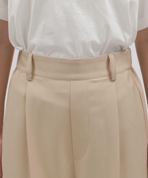 LAKOLE(ラコレ)の「タックストレートパンツ / 704917(その他パンツ・レディース・ブラック/ベージュ/ブルー・SMALL/MEDIUM)」の5枚目の写真