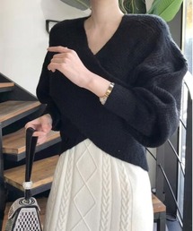 1枚でキマる大人かわいい。クロス デザイン ボリューム ニット