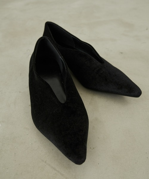 Aunt Marie's（アントマリーズ）の「ベロアポインテッドパンプス（パンプス・レディース・ボルドー/ブラック/グリーン・S/L/M）」の4枚目の写真