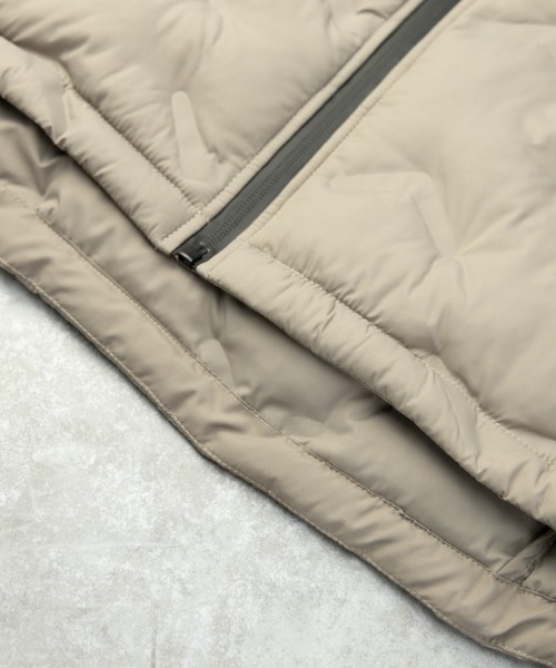 NYLAUS(ナイラス)の「レギュラーフィット デュスポ 型押し パデットブルゾン(ダウンジャケット/コート・メンズ・ブラック/レッド/ブルー/グレイッシュベージュ・M/L/LL)」の9枚目の写真