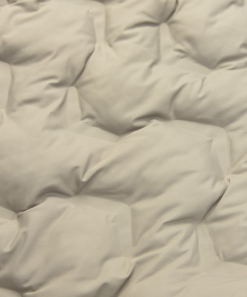 NYLAUS(ナイラス)の「レギュラーフィット デュスポ 型押し パデットブルゾン(ダウンジャケット/コート・メンズ・ブラック/レッド/ブルー/グレイッシュベージュ・M/L/LL)」の11枚目の写真