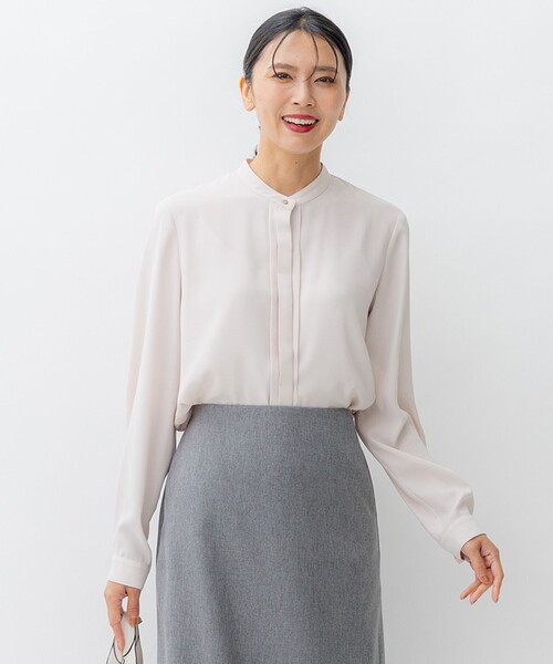 23区 L(ニジュウサンクオオキイサイズ)の「【洗える】バックサテンアムンゼン ブラウス(シャツ/ブラウス・レディース・ホワイト系/ベージュ系・46/50/48/44)」の2枚目の写真