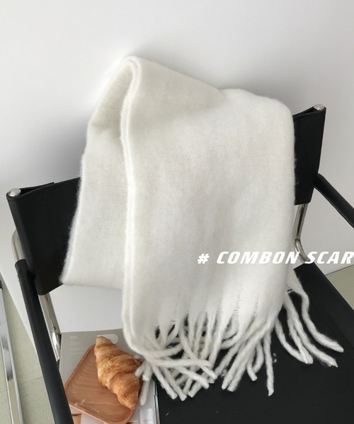 Mayree（メイリー）の「レディース フリンジボリュームマフラー(BEY)（マフラー・レディース・ブルー/サックスブルー/アイボリー/オレンジ/グリーン/ホワイト/ピンク・FREE）」の2枚目の写真