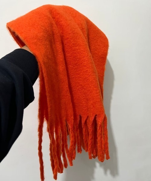 Mayree（メイリー）の「レディース フリンジボリュームマフラー(BEY)（マフラー・レディース・ブルー/サックスブルー/アイボリー/オレンジ/グリーン/ホワイト/ピンク・FREE）」の7枚目の写真