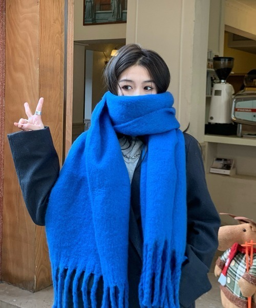 Mayree（メイリー）の「レディース フリンジボリュームマフラー(BEY)（マフラー・レディース・ブルー/サックスブルー/アイボリー/オレンジ/グリーン/ホワイト/ピンク・FREE）」の6枚目の写真