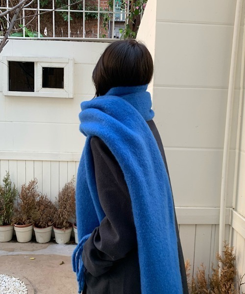 Mayree（メイリー）の「レディース フリンジボリュームマフラー(BEY)（マフラー・レディース・ブルー/サックスブルー/アイボリー/オレンジ/グリーン/ホワイト/ピンク・FREE）」の8枚目の写真