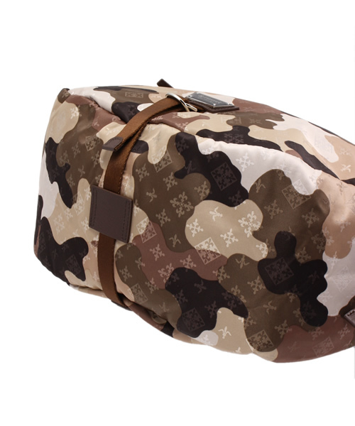 russet for traveller(ラシット フォー トラベラー)の「ファスナーポケット付きショルダーバッグ【Shoulder】(ショルダーバッグ・レディース・カモフラージュ・FREE)」の4枚目の写真