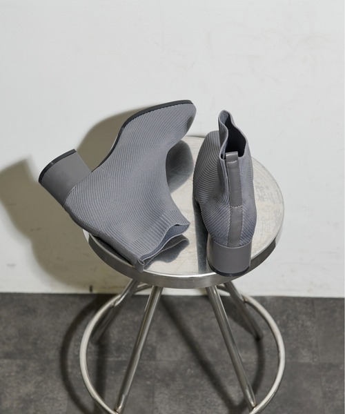 THE YOn(ザヨン)の「チャンキーヒールニットショートブーツ(ブーツ・レディース・セージグリーン/グレー/ブラック×シルバー・40/39/38/37)」の16枚目の写真