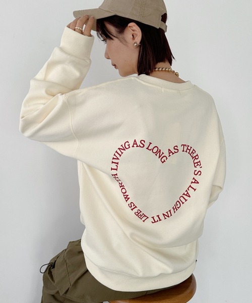 CLEA（クレア）の「ロゴハートバックプリントスウェットプルオーバー（スウェット・レディース・グレー/アイボリー・FREE）」の2枚目の写真