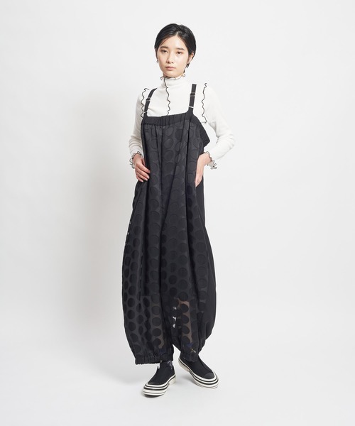 gomme(ゴム)の「ブラックライン ギャザーサロペットパンツ(サロペット/オーバーオール・レディース・ブラック・MEDIUM)」の2枚目の写真