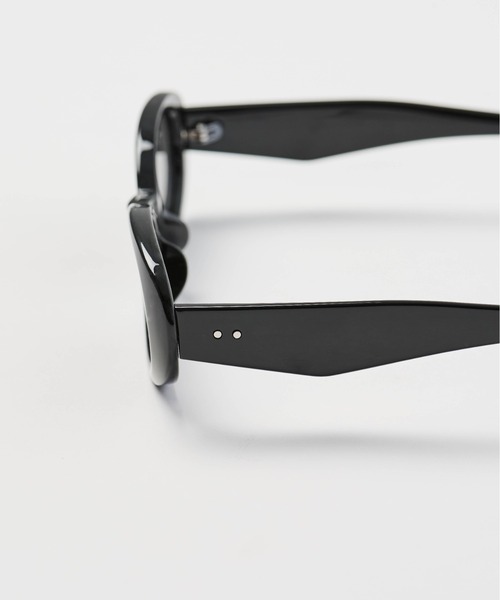 Carmelo（カーメロ）の「シグネチャーオーバルサングラス / Signature sunglass（サングラス・レディース・ベージュ/ブラック・FREE）」の6枚目の写真