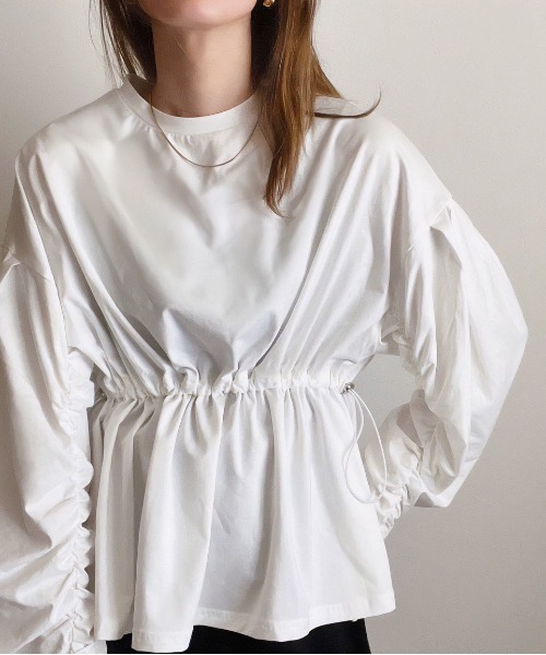 each（イーチ）の「【2WAY着用可能】ドロストぺプラムギャザースリーブTシャツ（Tシャツ/カットソー・レディース・ホワイト/ブラック・FREE）」の2枚目の写真