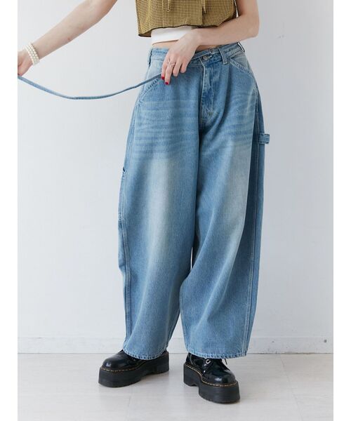 jouetie(ジュエティ)の「ワイドペインターデニムパンツ(デニムパンツ・レディース・ブラック/ライトブルー・SMALL/MEDIUM)」の4枚目の写真