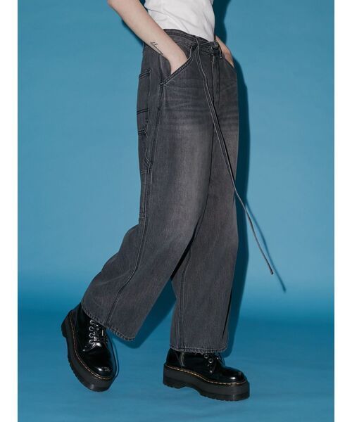 jouetie(ジュエティ)の「ワイドペインターデニムパンツ(デニムパンツ・レディース・ブラック/ライトブルー・SMALL/MEDIUM)」の13枚目の写真