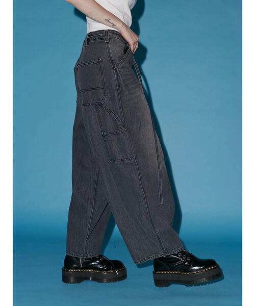 jouetie(ジュエティ)の「ワイドペインターデニムパンツ(デニムパンツ・レディース・ブラック/ライトブルー・SMALL/MEDIUM)」の15枚目の写真